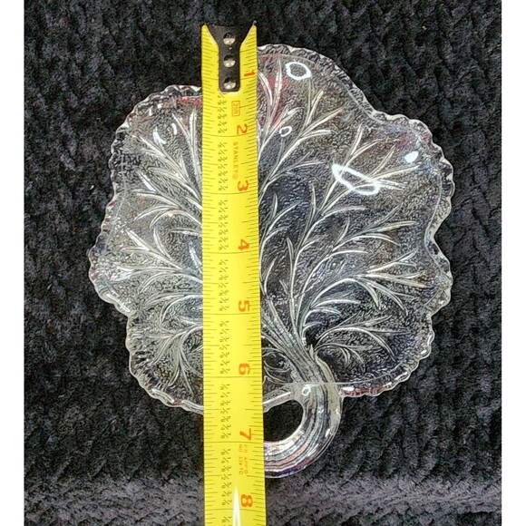 Indiana Glass Pebble Leaf Dishes Set of 4 | Clear Pressed Glass Leaf Plates 1960 - Picture 10 of 11